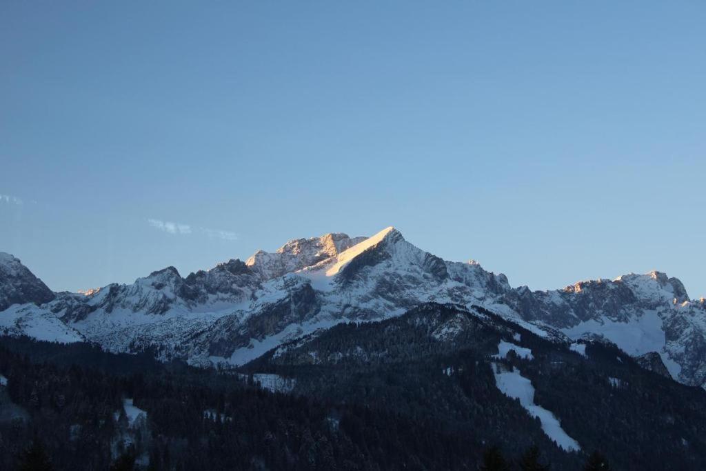 Pfeiffer Alm Am Sonnenhang Mit Blick Auf Die Zugspitze Garmisch-Partenkirchen Exteriér fotografie