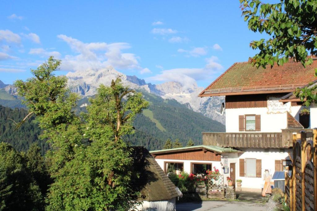 Pfeiffer Alm Am Sonnenhang Mit Blick Auf Die Zugspitze Garmisch-Partenkirchen Exteriér fotografie